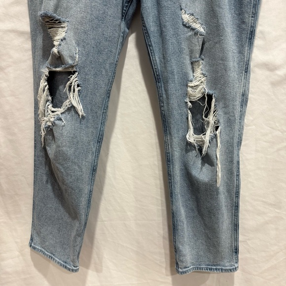 Hollister Ultra High Rise Mom Jeans Distressed Ripped Light Wash 33x27 Grunge - Picture 5 of 15